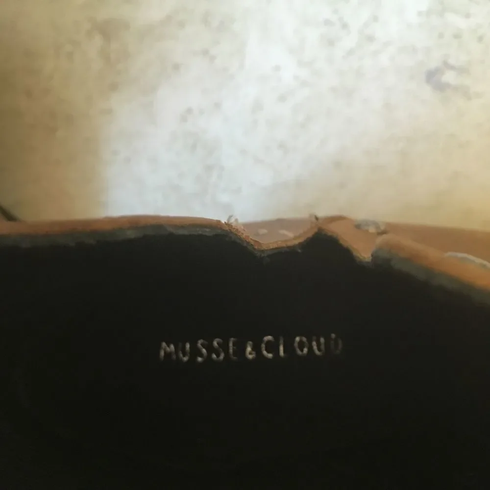 ‎NEW WITHOUT TAGS MUSSE & CLOUD LEATHER BOOTIES